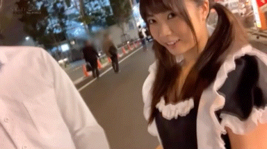 メイドのコスプレ衣装を着て秋葉原の路上にいるオタクを逆ナンパし、自分からセックス交渉（戸田真琴）